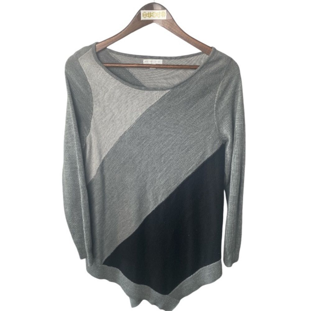 NEW YORK and CO black grey asymmetrical hem sweater // M
